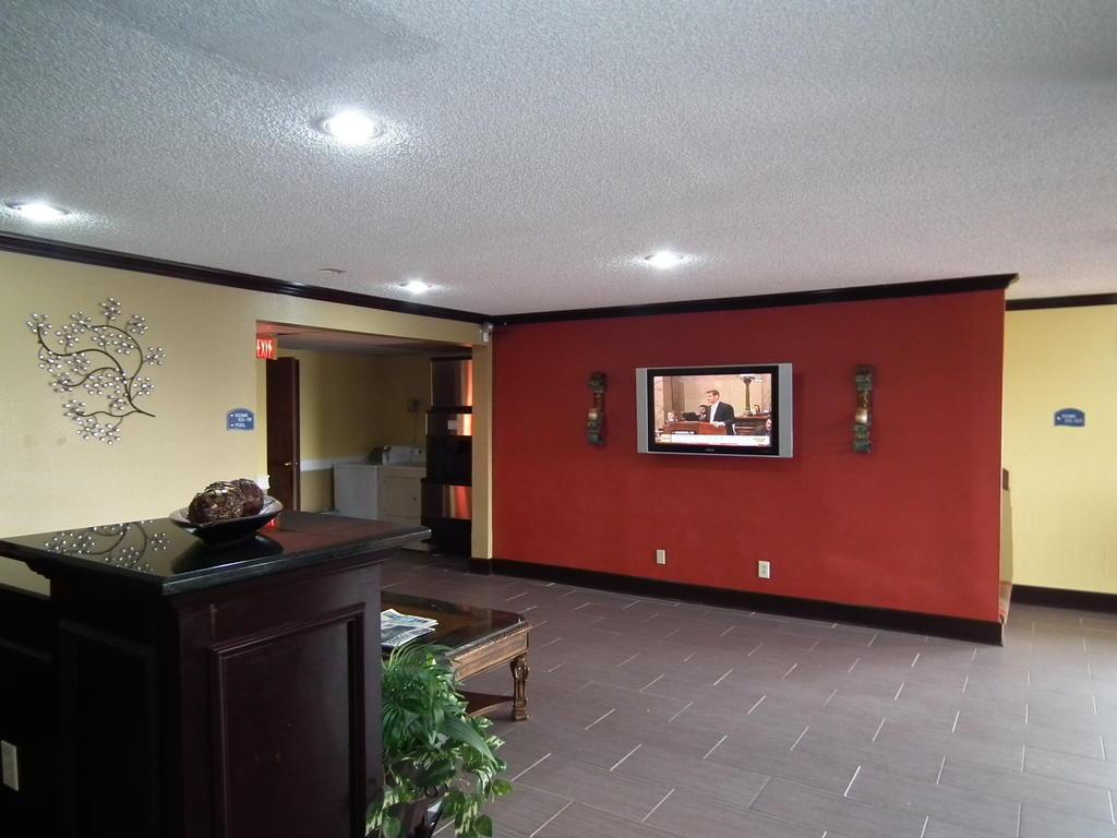Howard Johnson By Wyndham Near Schlitterbahn New Braunfels Exterior photo