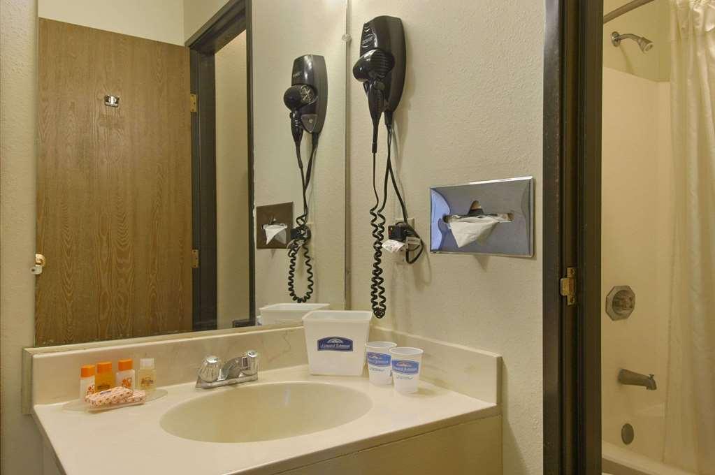 Howard Johnson By Wyndham Near Schlitterbahn New Braunfels Exterior photo