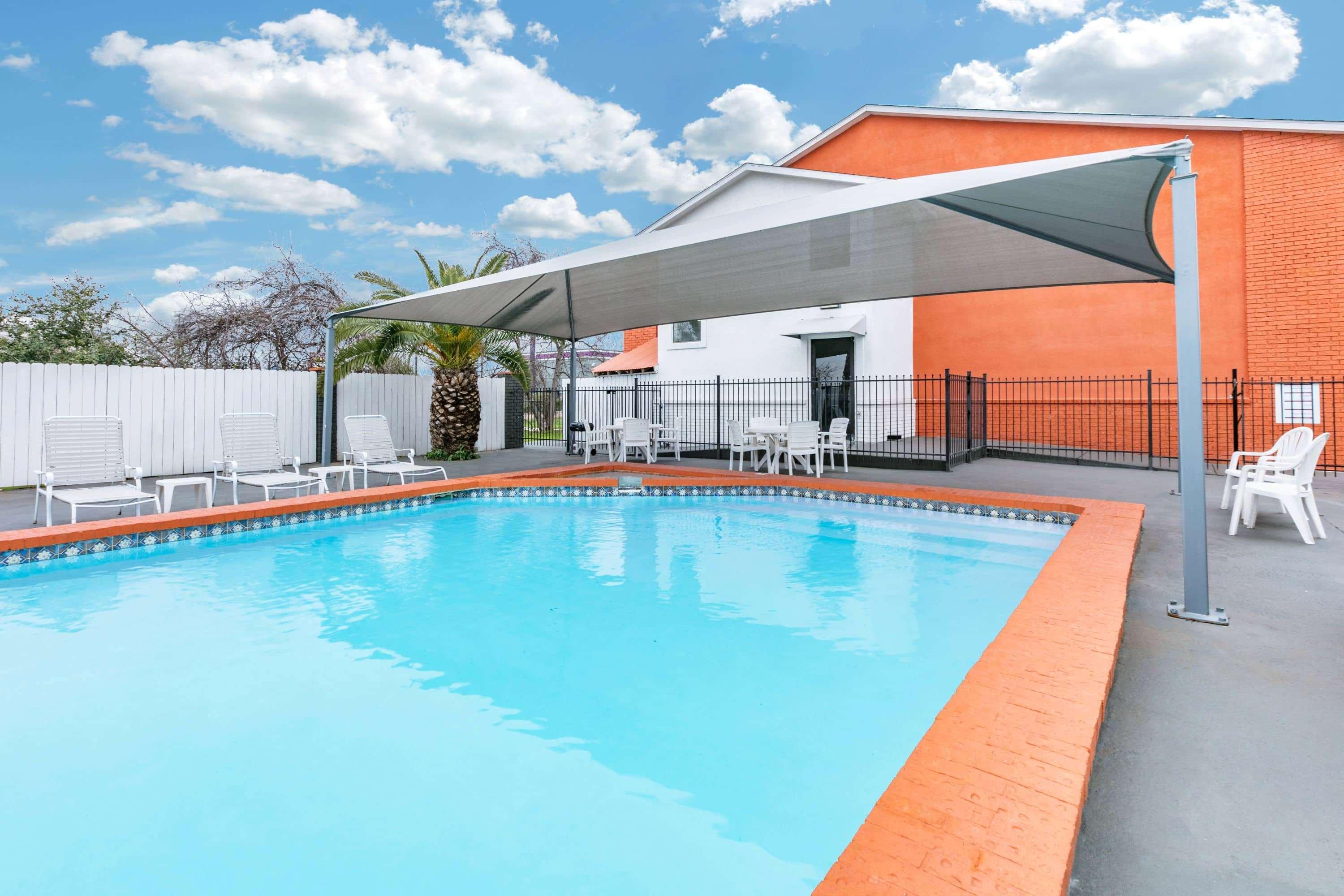 Howard Johnson By Wyndham Near Schlitterbahn New Braunfels Exterior photo