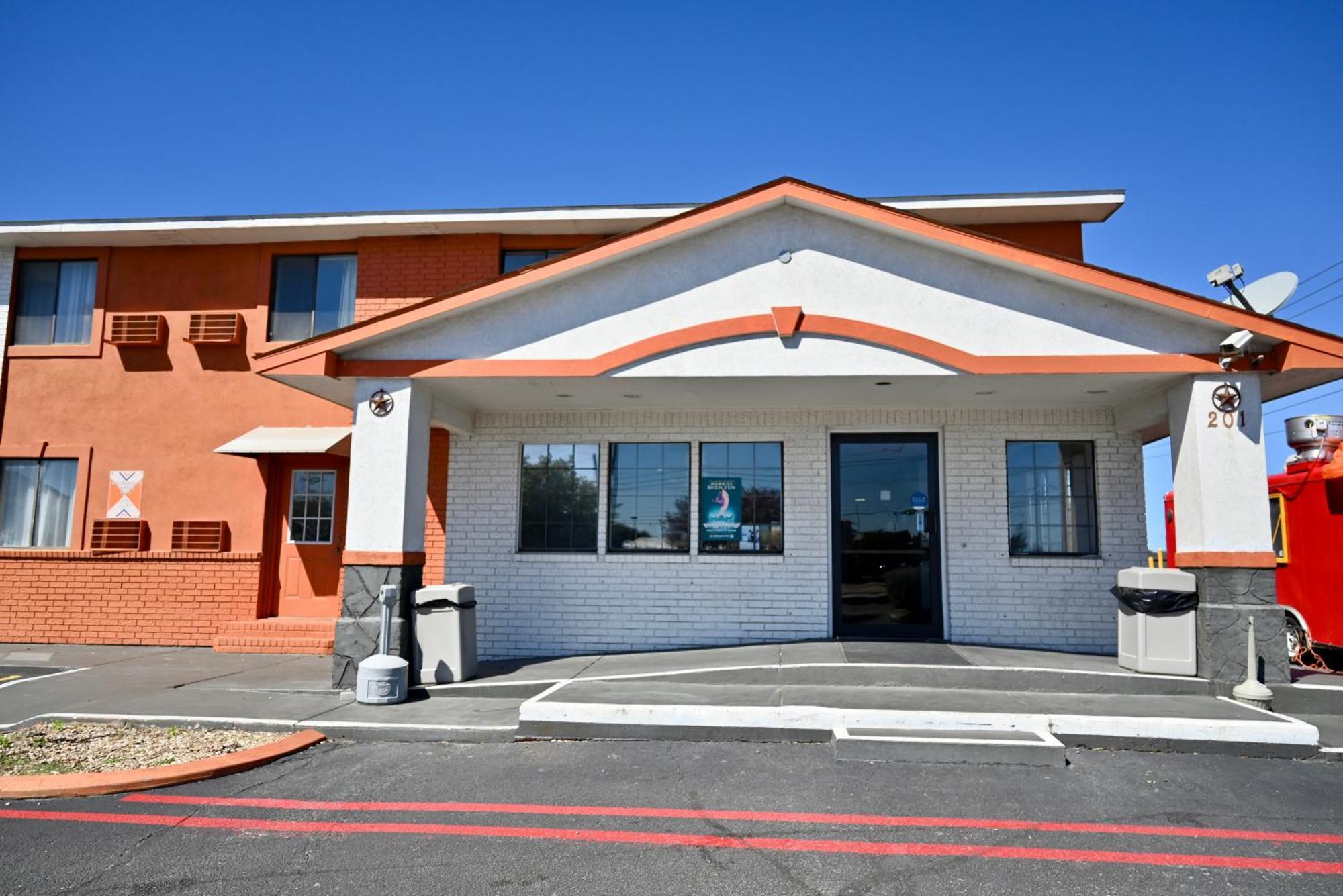 Howard Johnson By Wyndham Near Schlitterbahn New Braunfels Exterior photo